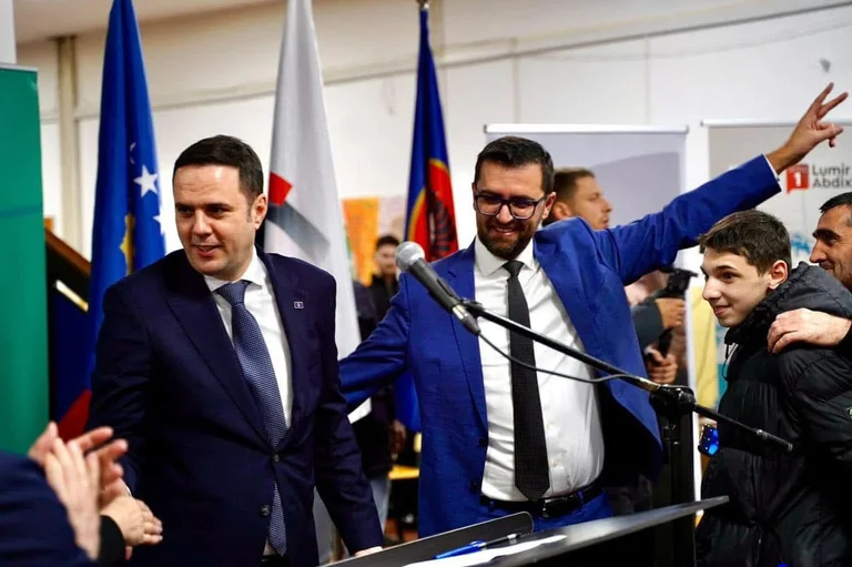 Abdixhiku aktywuje grupę w partii, mówi o ultimatum