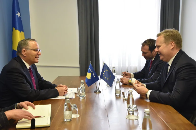 Ο Χάμζα συναντά τον Σόρενσεν, συνομιλίες για την επιστροφή του Κοσσυφοπεδίου στην ατζέντα της Ευρωπαϊκής ενσωμάτωσης