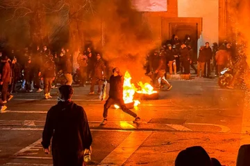 “Pomoč je pot” Trump spodbuja Irance: Nadaljevati proteste