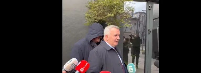 Imri Ahmeti przemawia przed spotkaniem przewodniczącej, również w związku z rezygnacją Obadiah
