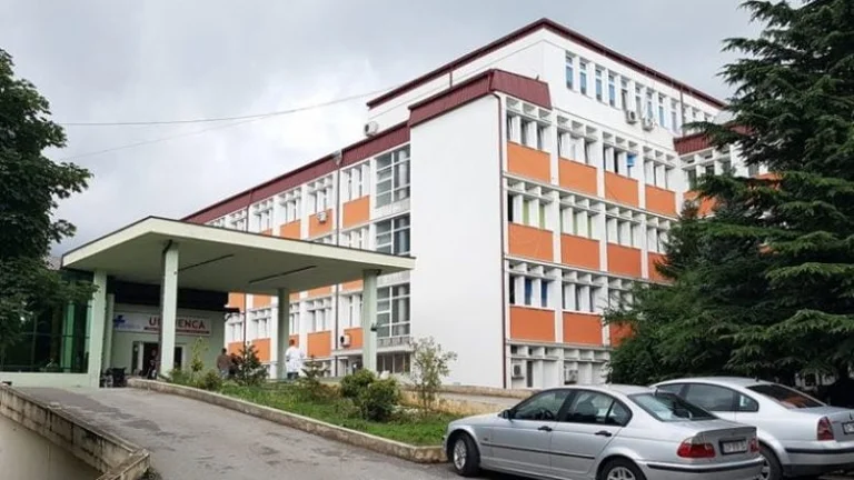 Ένας εκπαιδευτικός κήπου στο Pec δέχεται μεγάλη επίθεση από έναν φοιτητή, αναφέρει το νοσοκομείο για τις συνθήκες υγείας