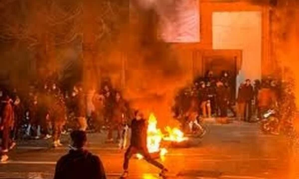 USA ostrzega amerykańskich obywateli: Opuść Iran natychmiast