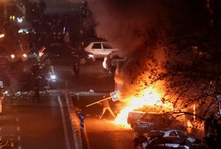 Irański urzędnik mówi, że 2000 ludzi zginęło w zamieszkach