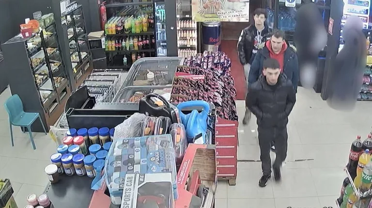 Jeśli zobaczysz tych ludzi, wezwij policję.