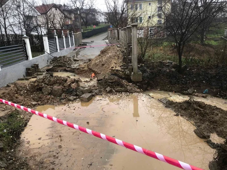 Община Прищина започва оценка на щетите след наводненията, исканията се приемат в стария общински обект
