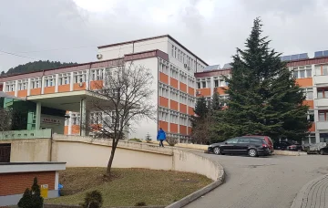 “2 se pošljejo v QKUK, 1 v” Iz bolnišnice Pec kaže stanje treh poškodovanih v Decani