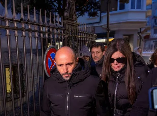 Ελβετικό δικαστήριο κρατά έναν ιδιοκτήτη μπαρ υπό κράτηση μετά από θανατηφόρα πυρά