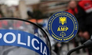 Vodja logistične policije Kukes je bil aretiran, med vožnjo pijan je povzročil nesrečo.