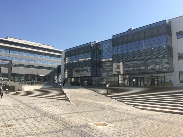 Ένας κατηγορούμενος αγνοείται, ακροάσεις για τη ληστεία σχεδόν 1 εκατ. ευρώ και πάνω από 46 χιλιάδες δολάρια αναβάλλονται