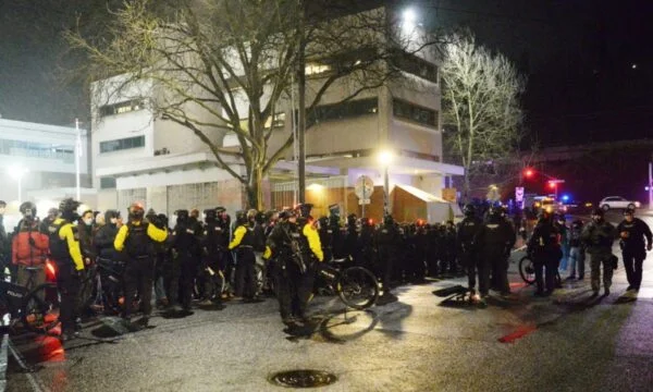 Protesty po morderstwie 37-letniej kobiety, Departament Bezpieczeństwa Narodowego USA wysyła setki dodatkowych policjantów do Minnesoty