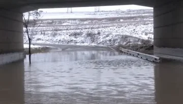 Nekatere ceste so zaradi padavin še vedno neprehodne.
