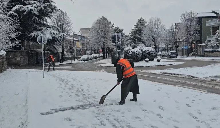Powodzie i dżemy śnieżne, jak sytuacja jest przedstawiona w Albanii
