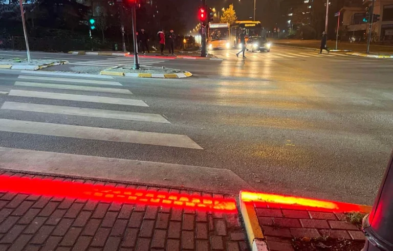 Dwóch lokajów potrąconych samochodem w Prisztinie, kierowca aresztowany i zwolniony