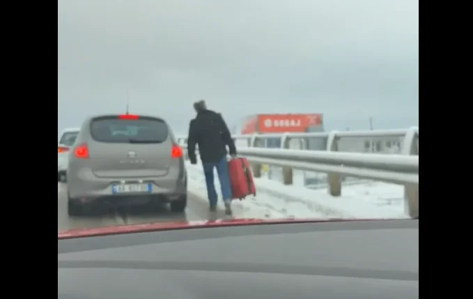 Snowways to Airport “Adem Jashari”: Citizens Forced to Walk