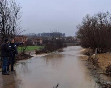 Miruša Reka v delih zunaj postelje, cestne osi v Mališevi težko pobegniti