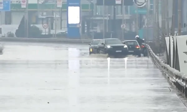 כביש חסם ממארגון מעגל לקניון פריסטן מכוסה על ידי מים