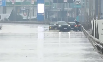 Cesta blokirana od Marigon Circle do Pristina Mall pokrita z vodo