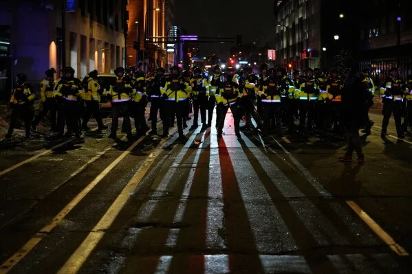 Protest przeciwko ICE jest w całej Ameryce po morderstwie kobiety w Minneapolis