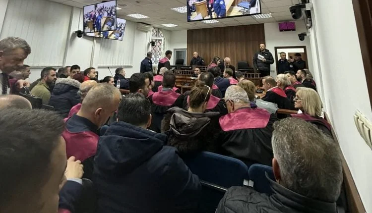 35 obtožencev je pridržanih v predzapornem centru po preteku 48 urnih rokov.