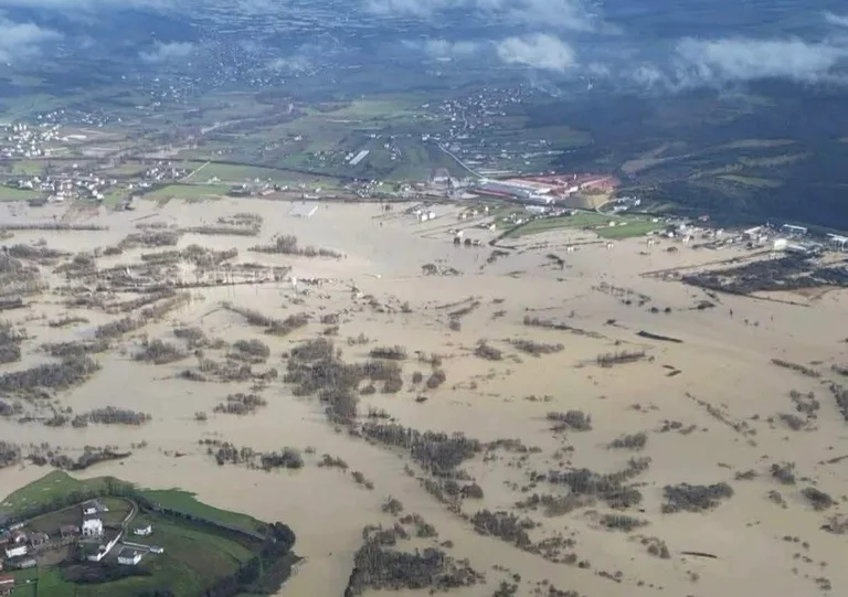 Floods בקוסובו, שם: מצב יציבות, התערבות בפריסטן, Mitrovica ו- Prizren