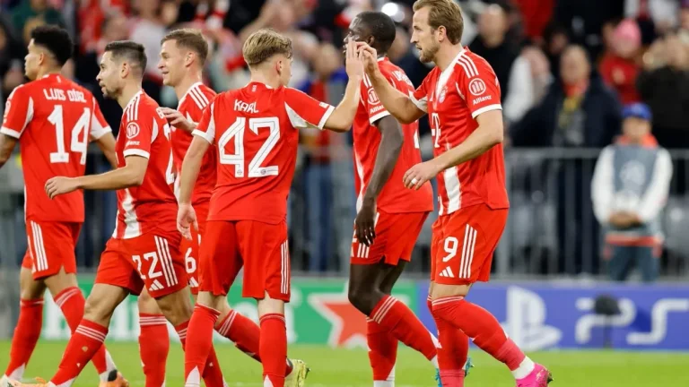 הוא טוען לחלום על Real Madrid, Company: Bayerney Players got Karl on the v.