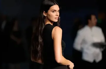 Bu bir lezbiyen. Kendall Jenner tepki verir.