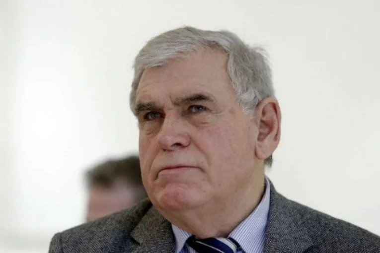 Volt jugoszláv kommunista Azem Vboys: Az ellenzék neheztel Vjosa Osmanira, mert beszédet tartott Albin Kurtival.