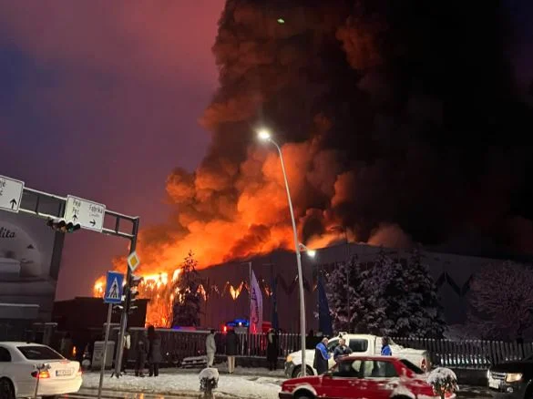 Nagy tűz egy Gjakova-i objektumban, nem ismert, hogy fáj.