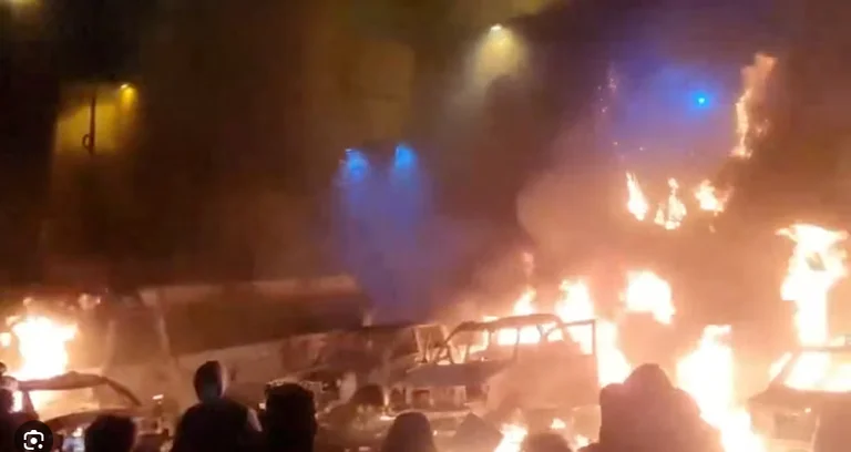 איראן אוסרת על האינטרנט, מפגינים קבעו את המדינה באש