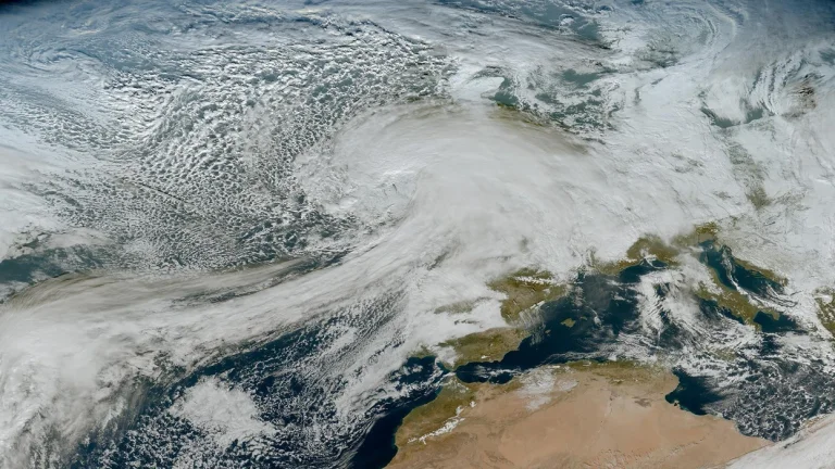 Goretti storm slår Europa med starka vindar och kraftigt regn