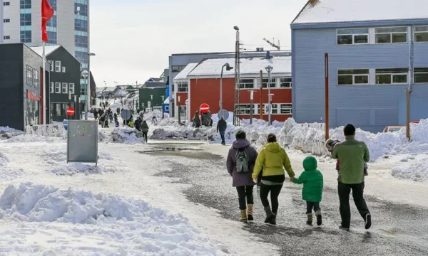 USA anser att betala upp till 100 tusen dollar för alla invånare i Grönland att bryta sig ur Danmark