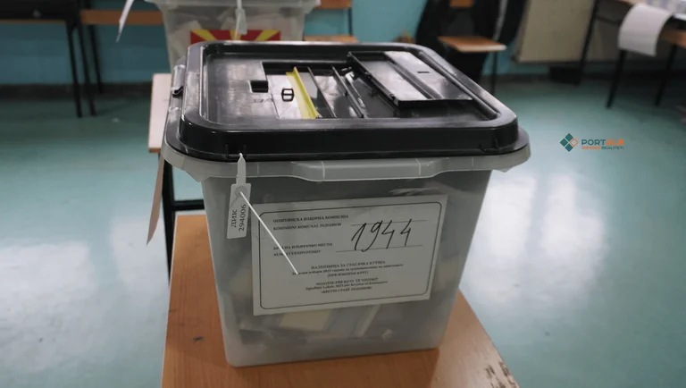 A koszovói összes szavazat számolása szintén várható, 3,185 csomag a szavazástól postán