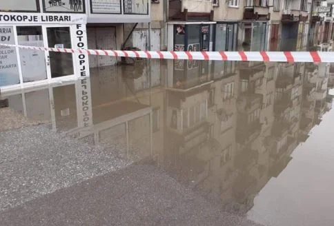 Hét családot evakuáltak a koszovói áradások miatt.