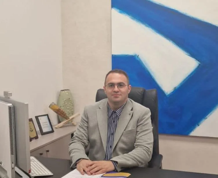 הבמאי לשעבר נעצר היום, הציע הסכם החזר כספי על BKS (Document)