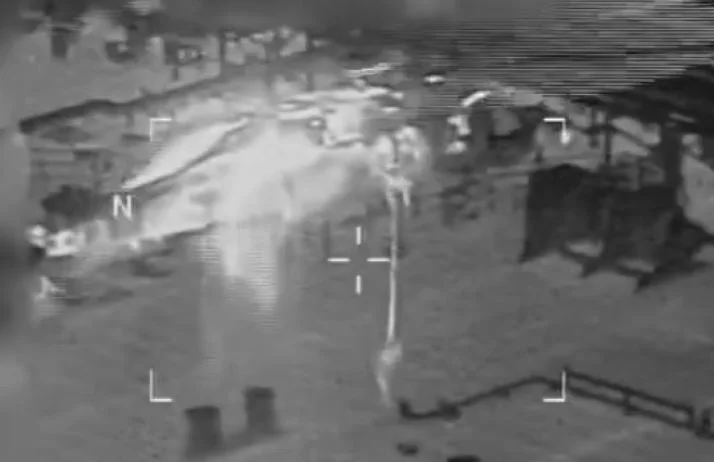 Visa bilderna: Amerikanska styrkor lanseras från helikopter för att skicka “Sophia”