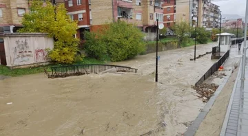 Poplave, Mitrovice iščejo pomoč občine