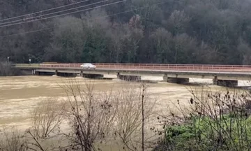 Poplave na Kosovu / I KSHPK prihaja z obvestilom: Te občine so prenehale piti vodo.