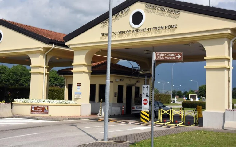 Italien: En amerikansk soldat skadades, tillsammans med en 37-årig albanska