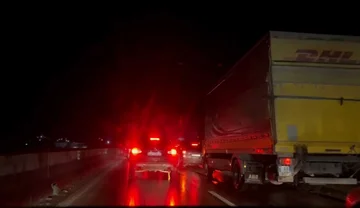 Drač Tirana Avtocesta sledi poplavam, kiloometrični promet vozil