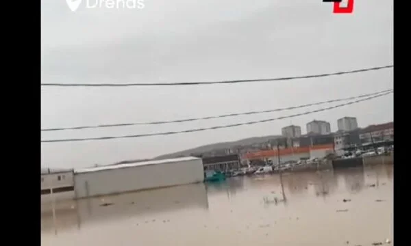 זרימה כבדה של דרינס, העיר מוצפנת על ידי מים (VIDEO)