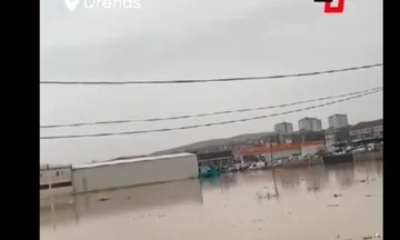 זרימה כבדה של דרינס, העיר מוצפנת על ידי מים (VIDEO)