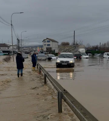 Okrožje Crennas: Nekatere ceste so blokirane, to so alternativni načini uporabe