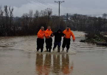 Prebivalci Mališeve, evakuirani z dežjem