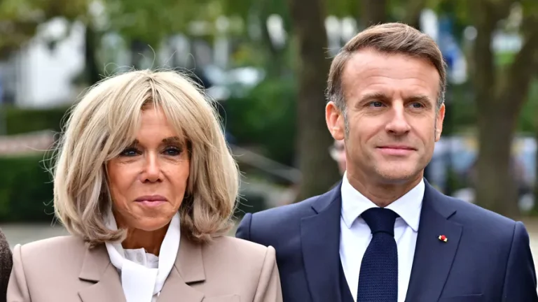 A párizsi bíróság elítélt 10 embert, akik a francia First Lady, Brigitte Macron elleni online zaklatásért ítélték el.