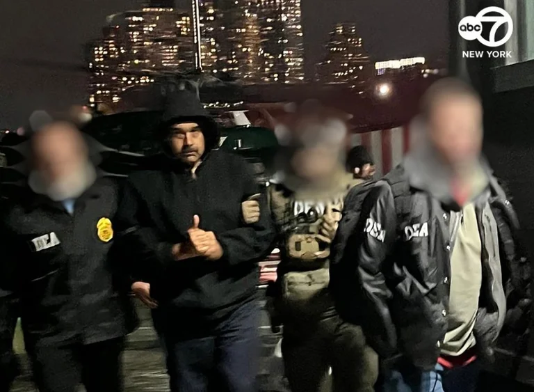 ABC News publicerar nya bilder av Maduro och hans fru under överföringen av USA