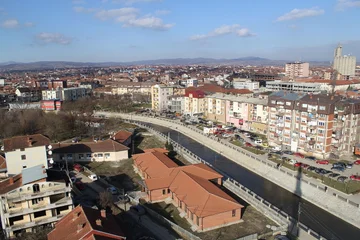 Poškodovali so dve osebi v Podujevu.