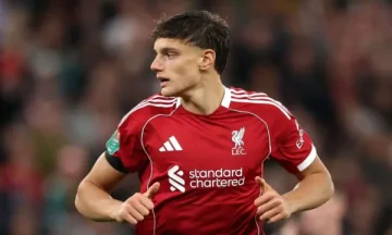 Nowy obrońca Liverpoolu mówi o wyzwaniach, których doświadczył jako dziecko i teraźniejszości.