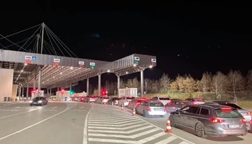 Povečaj stolpce na mejnih točkah, toliko posojilodajalcev čaka, da zapustijo Kosovo.
