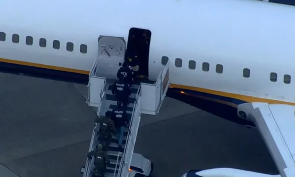Abban a pillanatban, hogy Maduro kiszáll a repülőből, miután megérkezett New Yorkba.