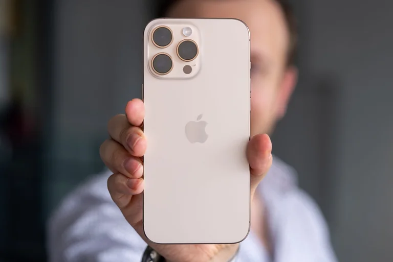 Információ az iPhone felhasználók: Elemek megduzzad repülés közben